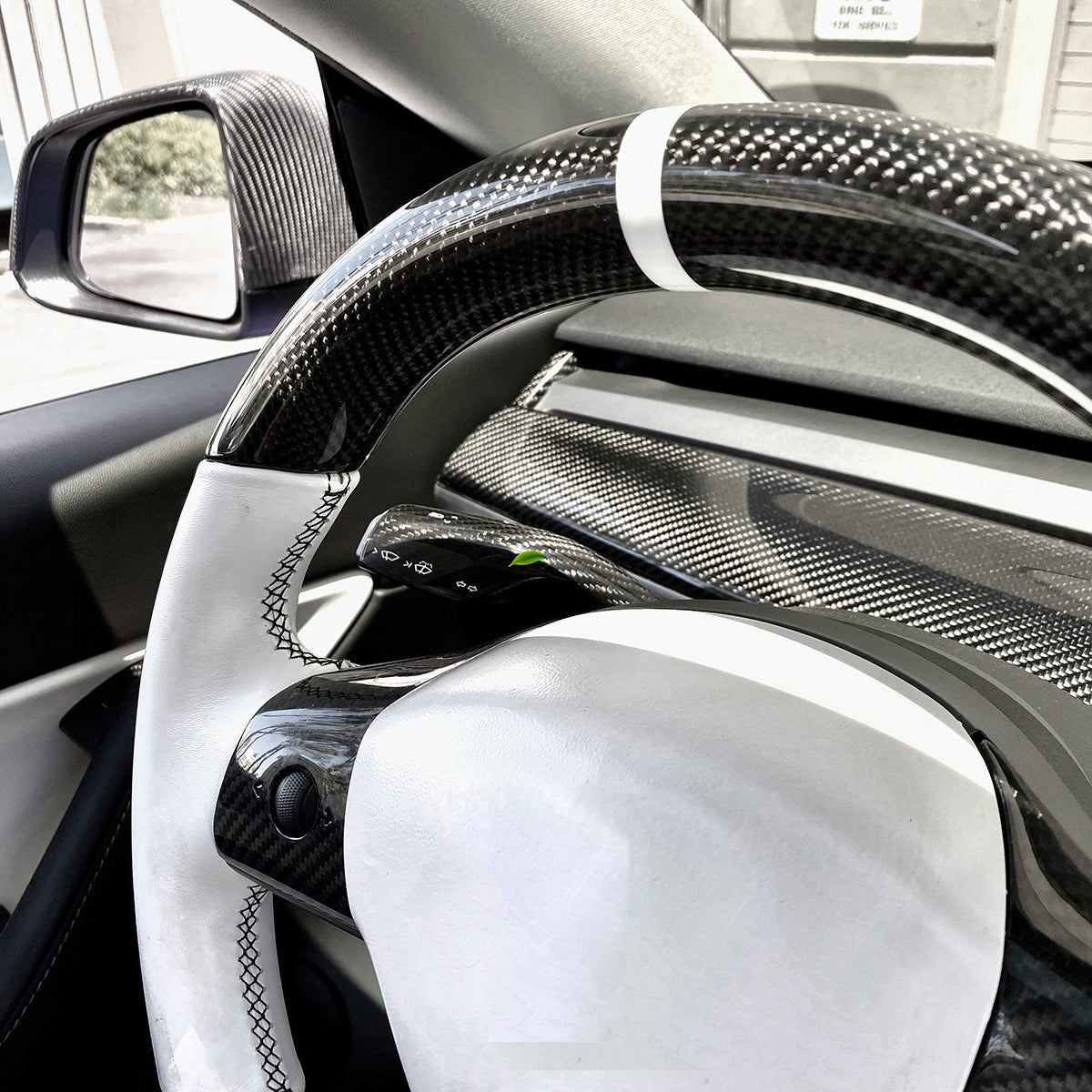Custom Round Carbon Fiber Steering wheel for Tesla Model 3 / Y - HyperSteering