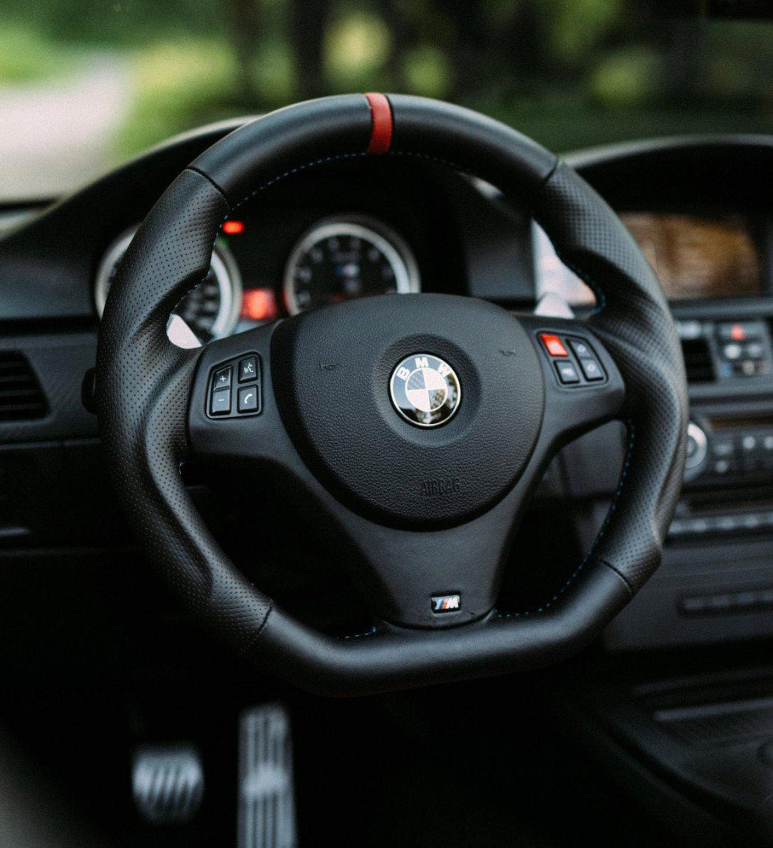 Custom Steering Wheel - 05 - 13 BMW 1/3/X1/X3/M3 Series M Sport| E90 E91 E92 E93 E82 E88 E84 E83 by HyperSteering - HyperSteering