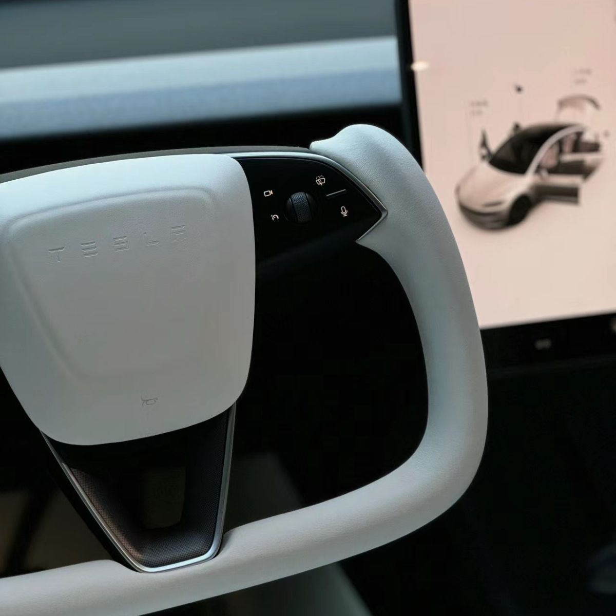 Model 3 Highland & Model Y Juniper Yoke Plaid Steering Wheel 【White Leather】 - HyperSteering