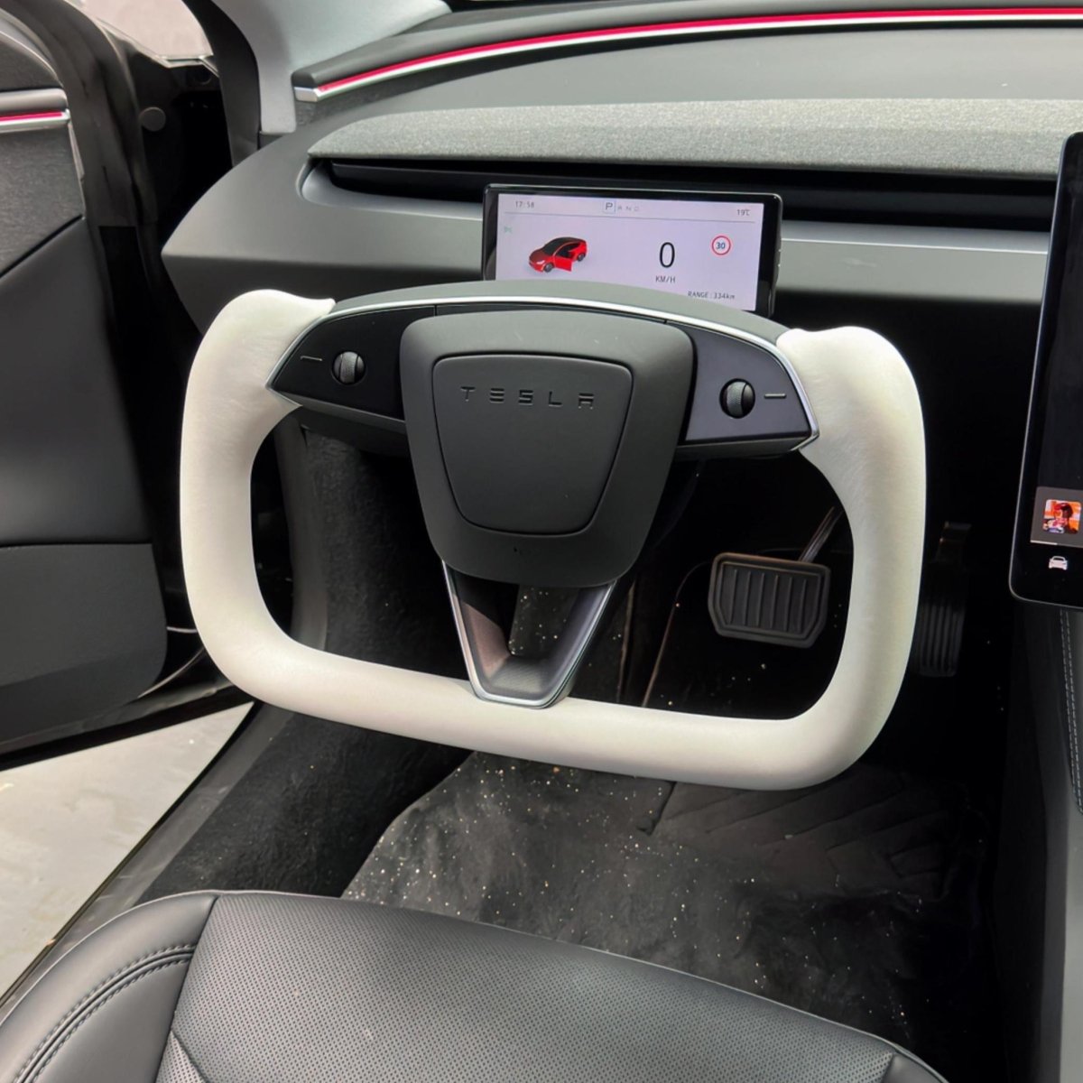 Model 3 Highland & Model Y Juniper Yoke Plaid Steering Wheel 【White Leather】 - HyperSteering