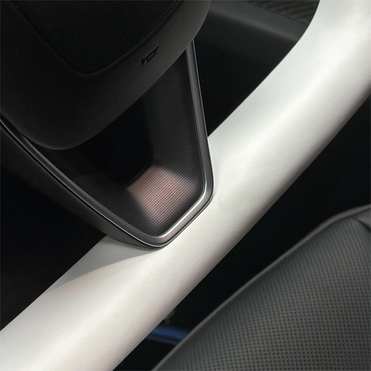Model 3 Highland & Model Y Juniper Yoke Plaid Steering Wheel 【White Leather】 - HyperSteering