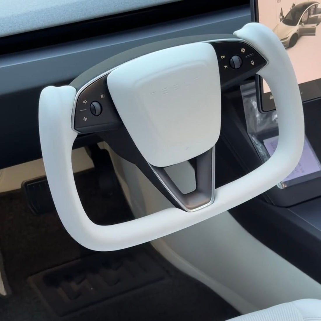 Model 3 Highland & Model Y Juniper Yoke Plaid Steering Wheel 【White Leather】 - HyperSteering
