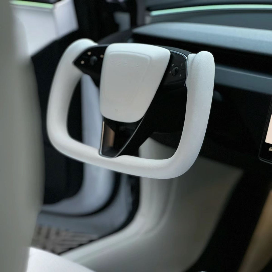 Model 3 Highland & Model Y Juniper Yoke Plaid Steering Wheel 【White Leather】 - HyperSteering