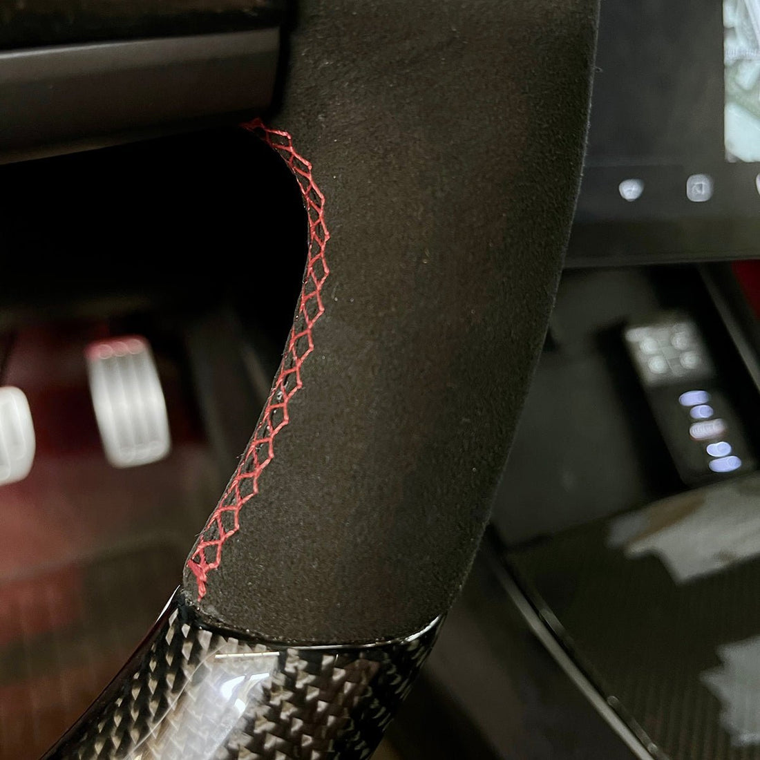 Model 3 / Y Round Suede Steering Wheel - HyperSteering