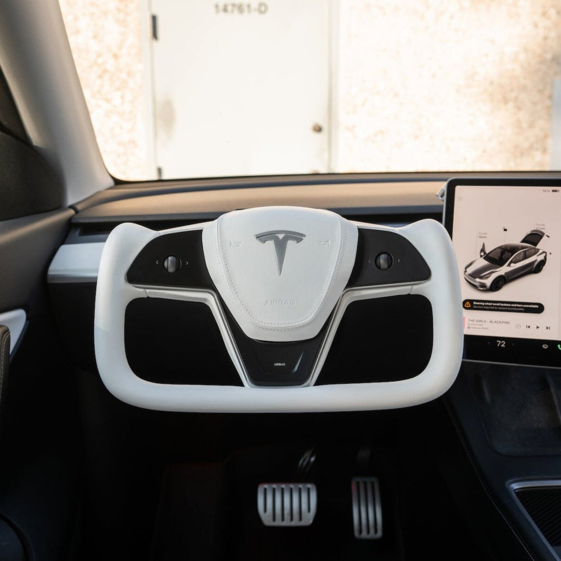 Yoke Plaid Steering Wheel for Tesla Model 3 / Y【White Leather】 - HyperSteering