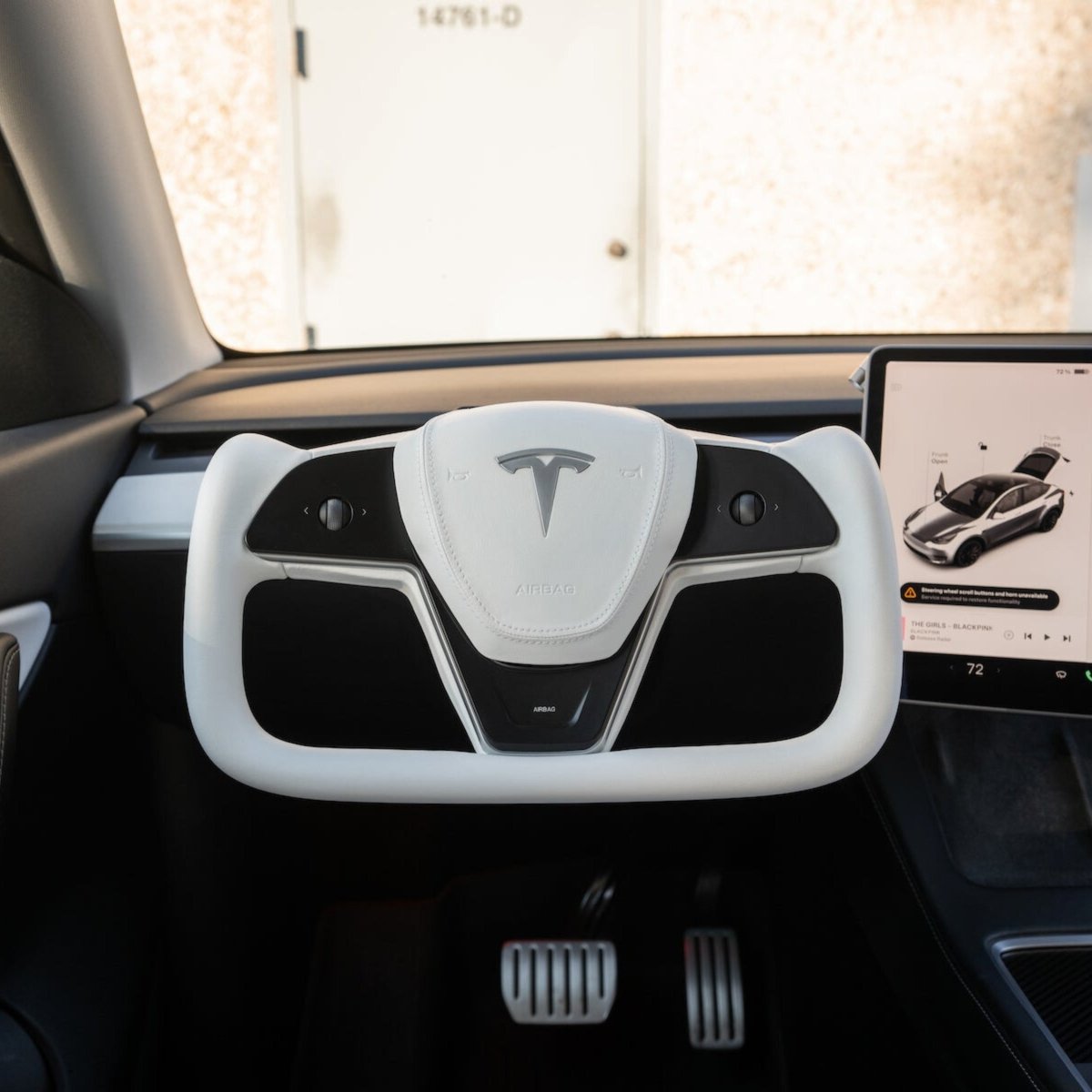 Yoke Plaid Steering Wheel for Tesla Model 3 / Y【White Leather】 - HyperSteering