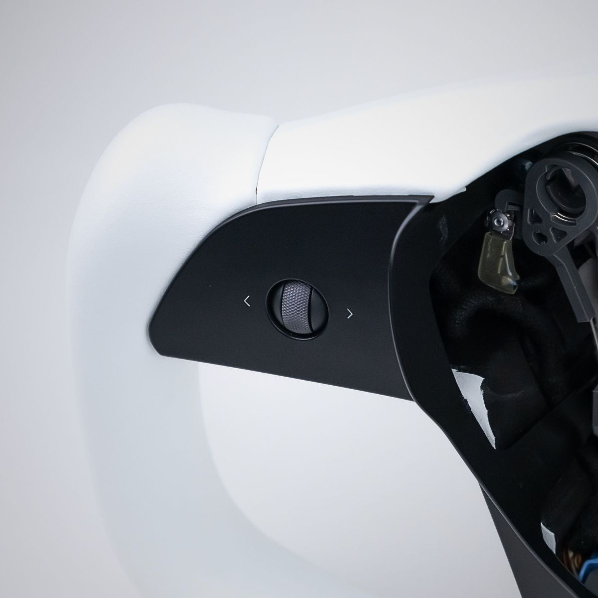 Yoke Plaid Steering Wheel for Tesla Model 3 / Y【White Leather】 - HyperSteering