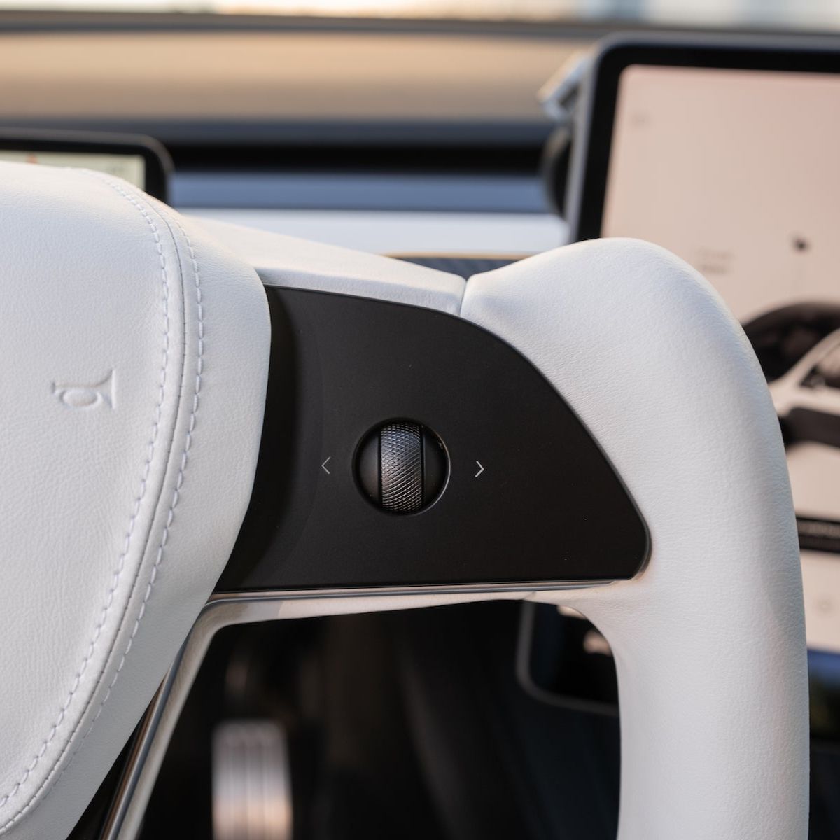 Yoke Plaid Steering Wheel for Tesla Model 3 / Y【White Leather】 - HyperSteering