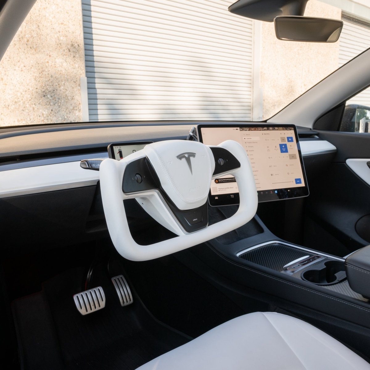 Yoke Plaid Steering Wheel for Tesla Model 3 / Y【White Leather】 - HyperSteering