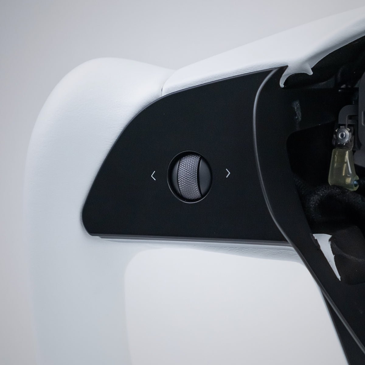Yoke Plaid Steering Wheel for Tesla Model 3 / Y【White Leather】 - HyperSteering